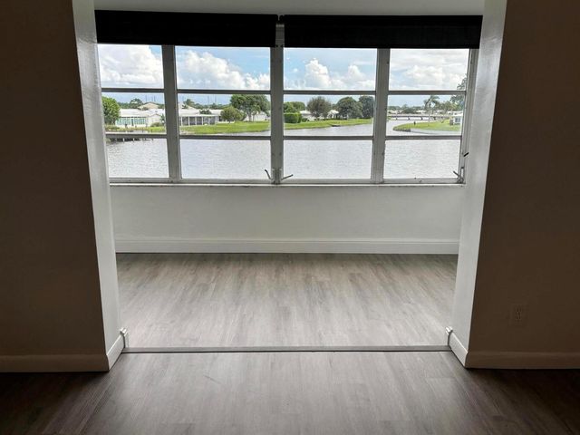 1112 Lake Terrace 207, Boynton Beach, FL 33426