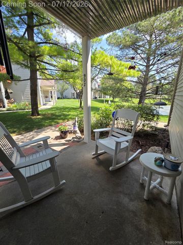 902 Saybrook Drive, Waterford Charter Township, MI 48327