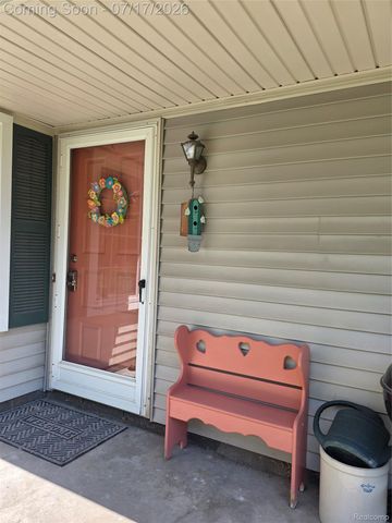902 Saybrook Drive, Waterford Charter Township, MI 48327