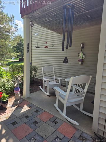 902 Saybrook Drive, Waterford Charter Township, MI 48327