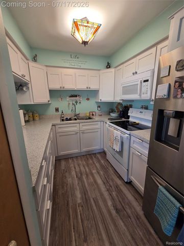 902 Saybrook Drive, Waterford Charter Township, MI 48327