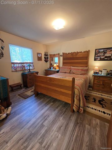 902 Saybrook Drive, Waterford Charter Township, MI 48327