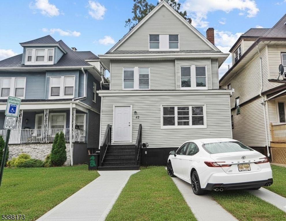 42 Washington Ter, East Orange City, NJ 07017