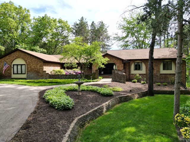 8160 Wilderness Trail Ne, Ada Twp, MI 49301