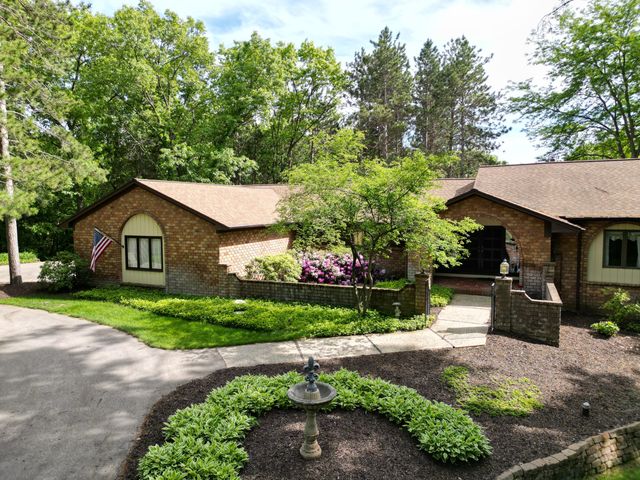 8160 Wilderness Trail Ne, Ada Twp, MI 49301