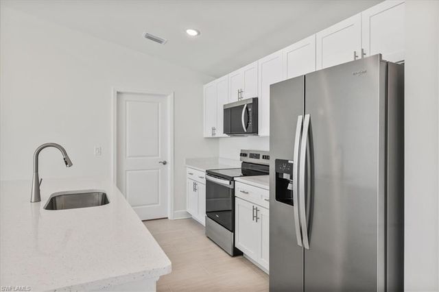 1926 NW 16th TER, Cape Coral, FL 33993