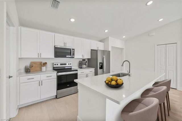 1926 NW 16th TER, Cape Coral, FL 33993