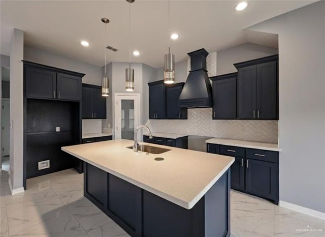 108 S Brooks Circle, La Feria, TX 78559