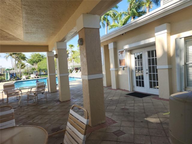 4250 SW 72nd Ter, Davie, FL 33314