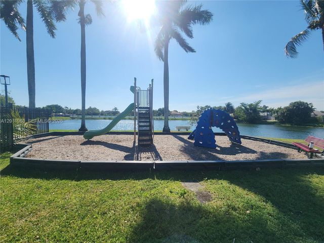 4250 SW 72nd Ter, Davie, FL 33314