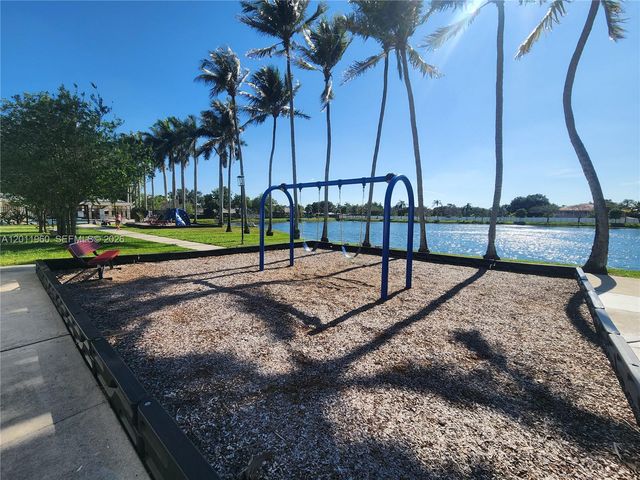 4250 SW 72nd Ter, Davie, FL 33314