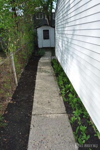 213 Old Post Road Road, Edison, NJ 08817