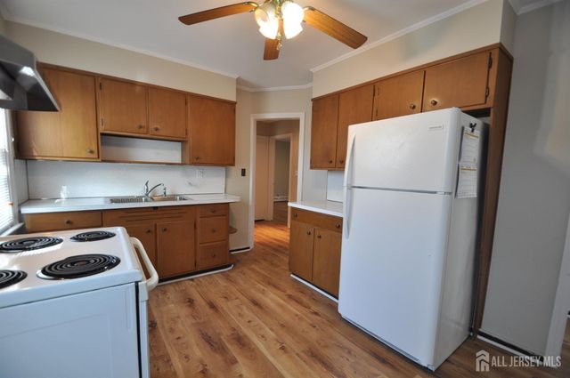 213 Old Post Road Road, Edison, NJ 08817