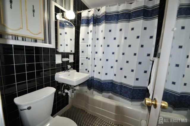 213 Old Post Road Road, Edison, NJ 08817