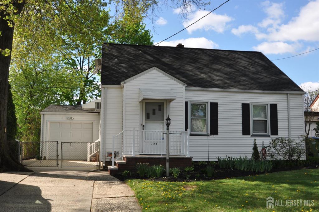 213 Old Post Road Road, Edison, NJ 08817