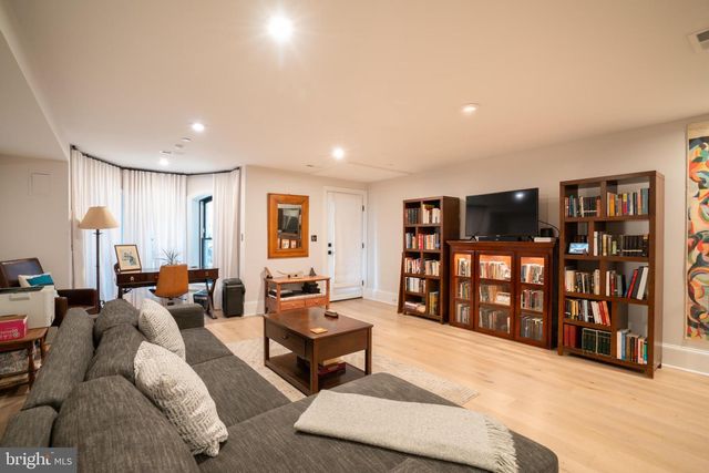 911 M ST NW, Washington, DC 20001