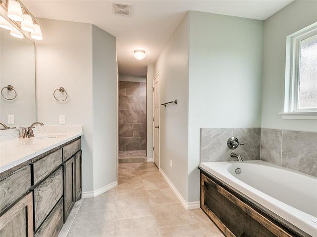13808 Village Cove, Piedmont, OK 73078