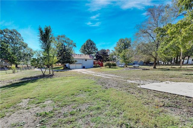 17980 W 191st Street, Spring Hill, KS 66083