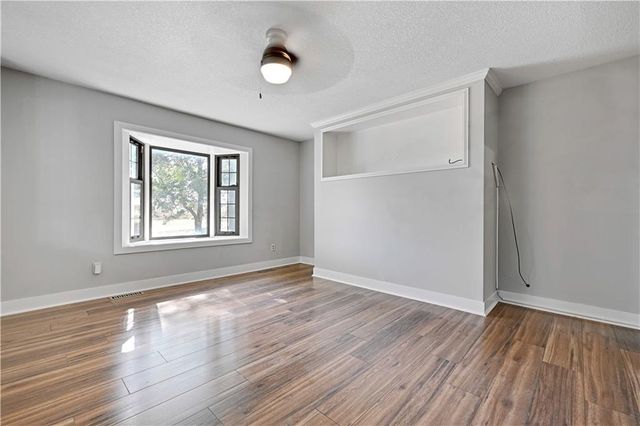 17980 W 191st Street, Spring Hill, KS 66083