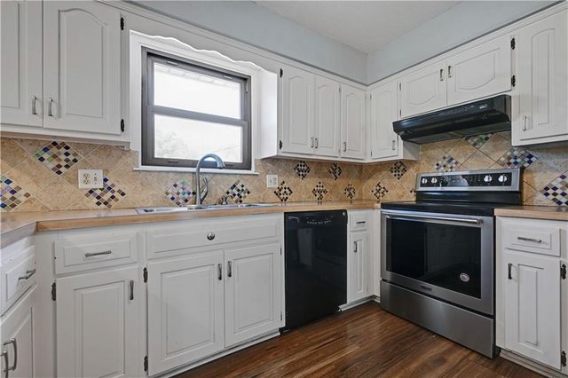 17980 W 191st Street, Spring Hill, KS 66083