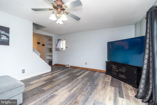 3648 ESSEX LN, Philadelphia, PA 19114