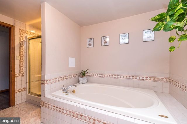 3648 ESSEX LN, Philadelphia, PA 19114