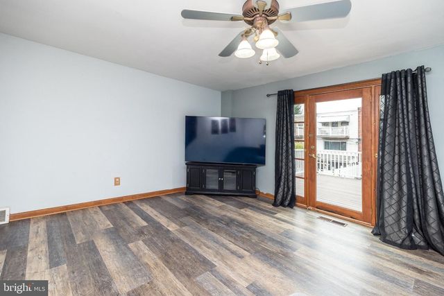 3648 ESSEX LN, Philadelphia, PA 19114