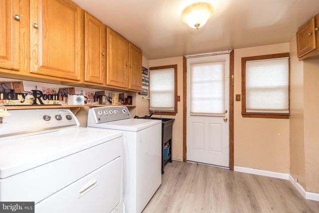 3648 ESSEX LN, Philadelphia, PA 19114