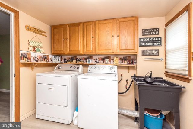 3648 ESSEX LN, Philadelphia, PA 19114