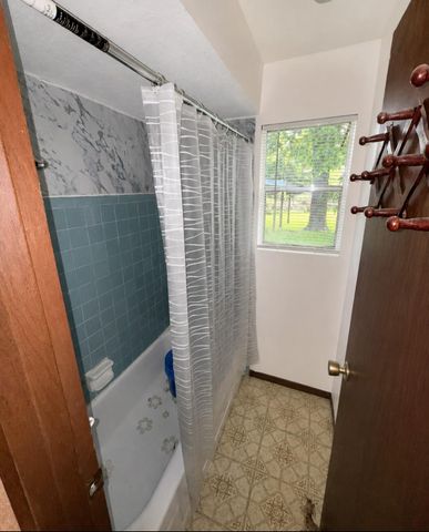 2616 Texas Avenue, Dickinson, TX 77539