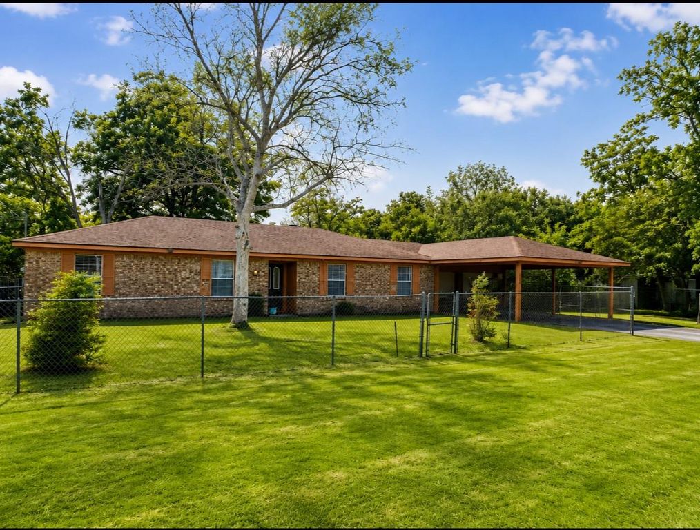 2616 Texas Avenue, Dickinson, TX 77539
