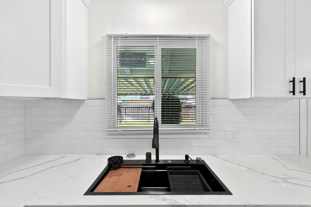 1812 W Bellaire Way, Fresno, CA 93705