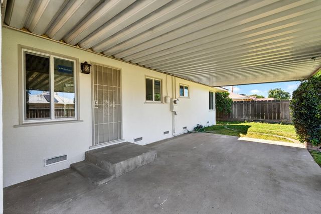 1812 W Bellaire Way, Fresno, CA 93705