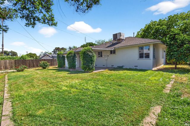 1812 W Bellaire Way, Fresno, CA 93705