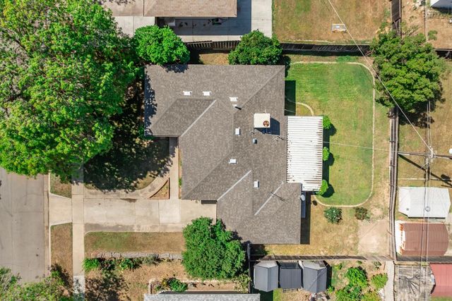 1812 W Bellaire Way, Fresno, CA 93705