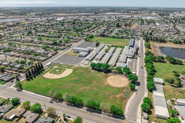 1812 W Bellaire Way, Fresno, CA 93705