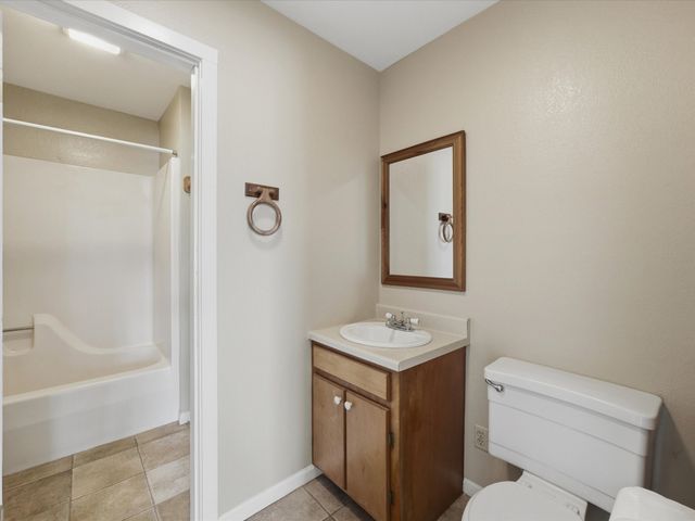 750 Lyons Road, Ennis, TX 75119
