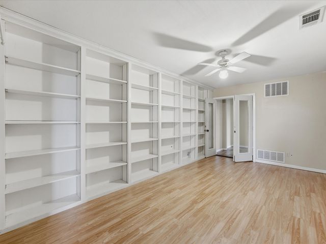 750 Lyons Road, Ennis, TX 75119