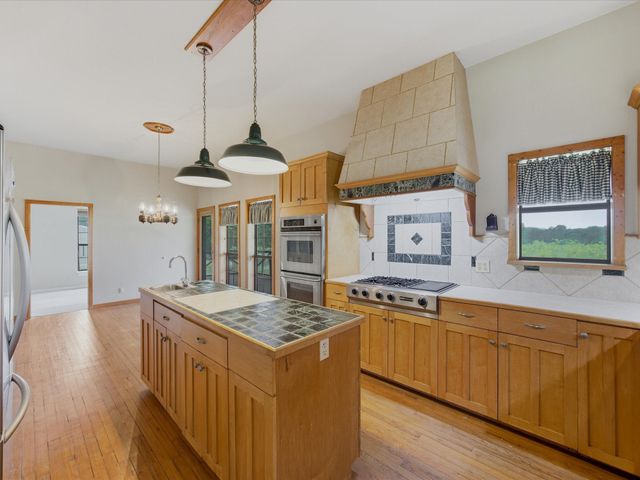 750 Lyons Road, Ennis, TX 75119