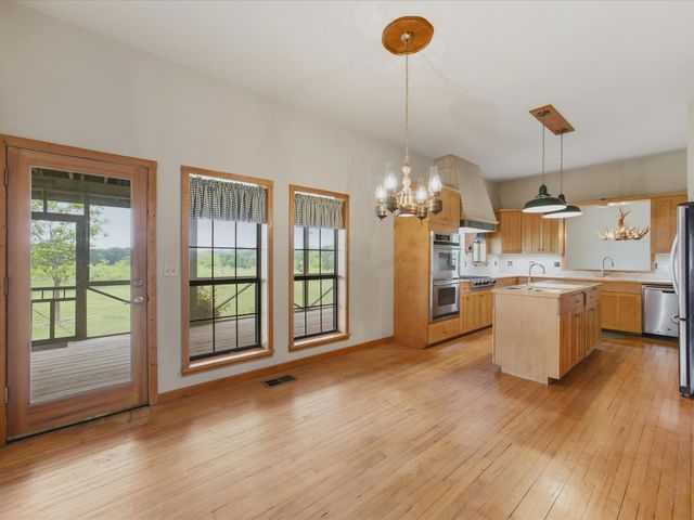 750 Lyons Road, Ennis, TX 75119