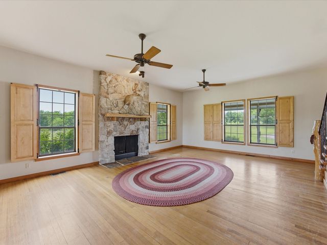 750 Lyons Road, Ennis, TX 75119