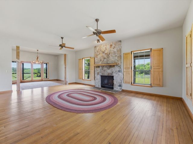 750 Lyons Road, Ennis, TX 75119