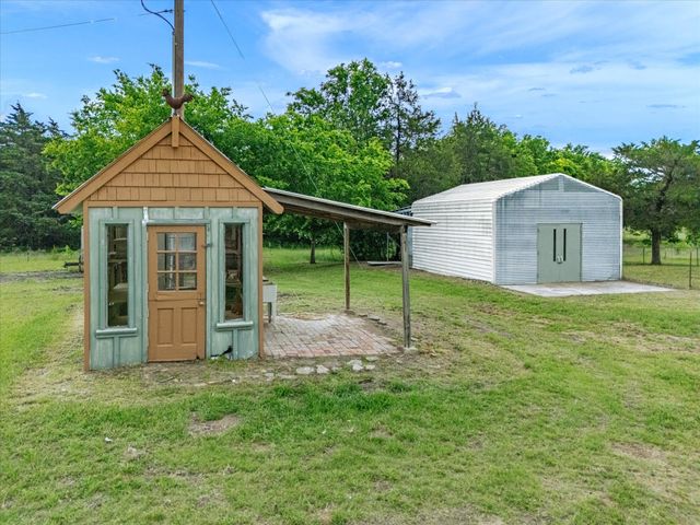 750 Lyons Road, Ennis, TX 75119