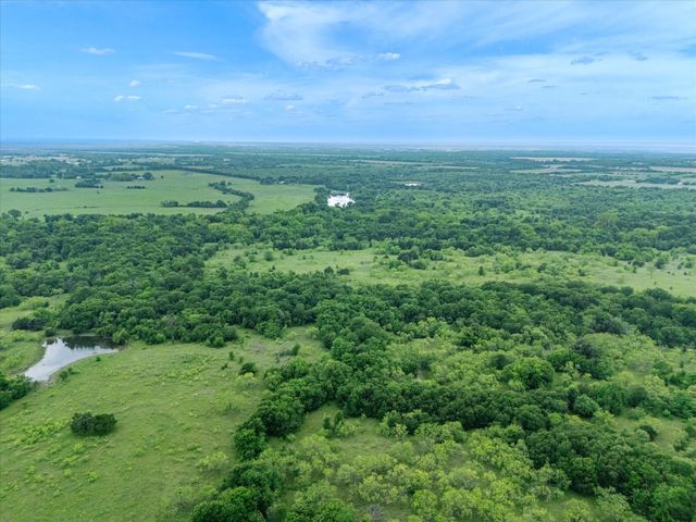 750 Lyons Road, Ennis, TX 75119