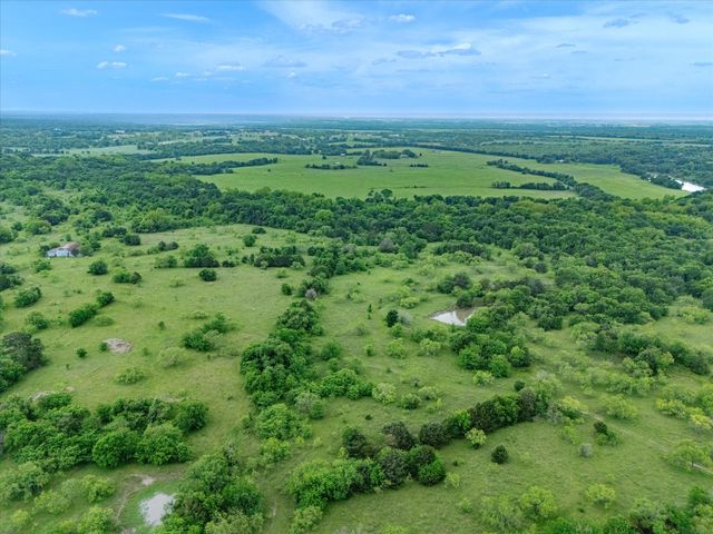750 Lyons Road, Ennis, TX 75119