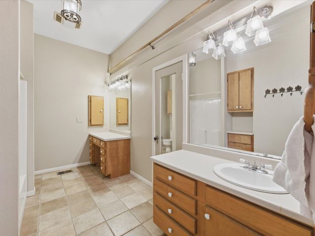 750 Lyons Road, Ennis, TX 75119