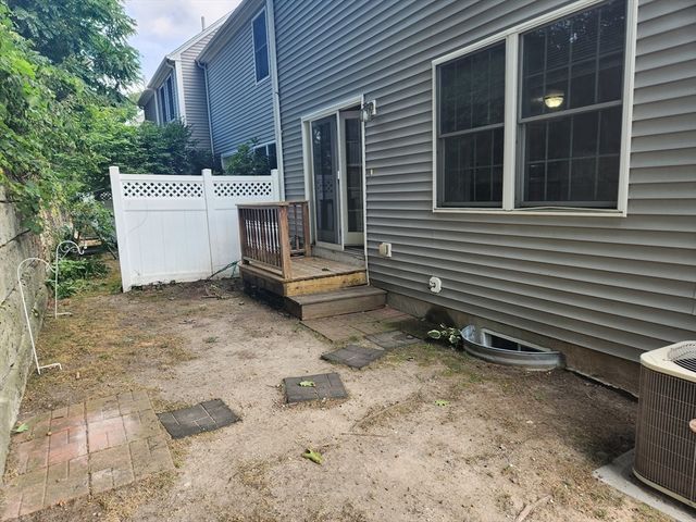 4 Edgemoor Circle 4, Wellesley, MA 02482