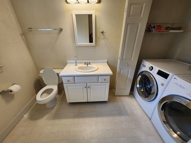 4 Edgemoor Circle 4, Wellesley, MA 02482