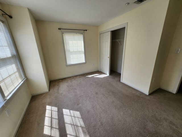 4 Edgemoor Circle 4, Wellesley, MA 02482