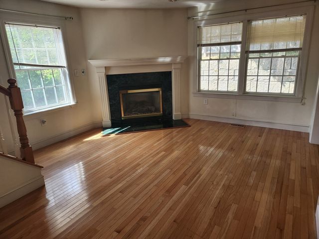 4 Edgemoor Circle 4, Wellesley, MA 02482